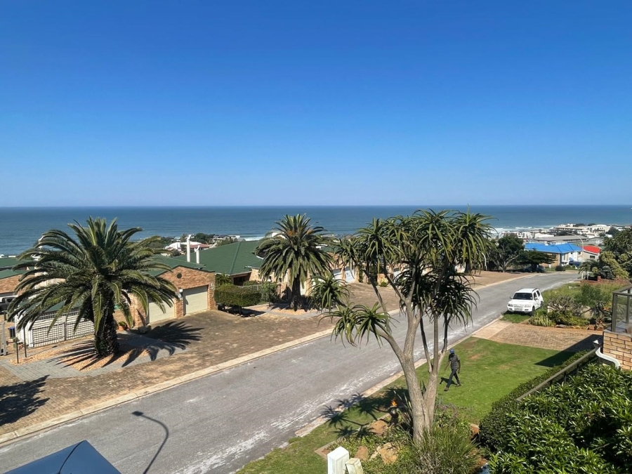 4 Bedroom Property for Sale in Wavecrest Eastern Cape